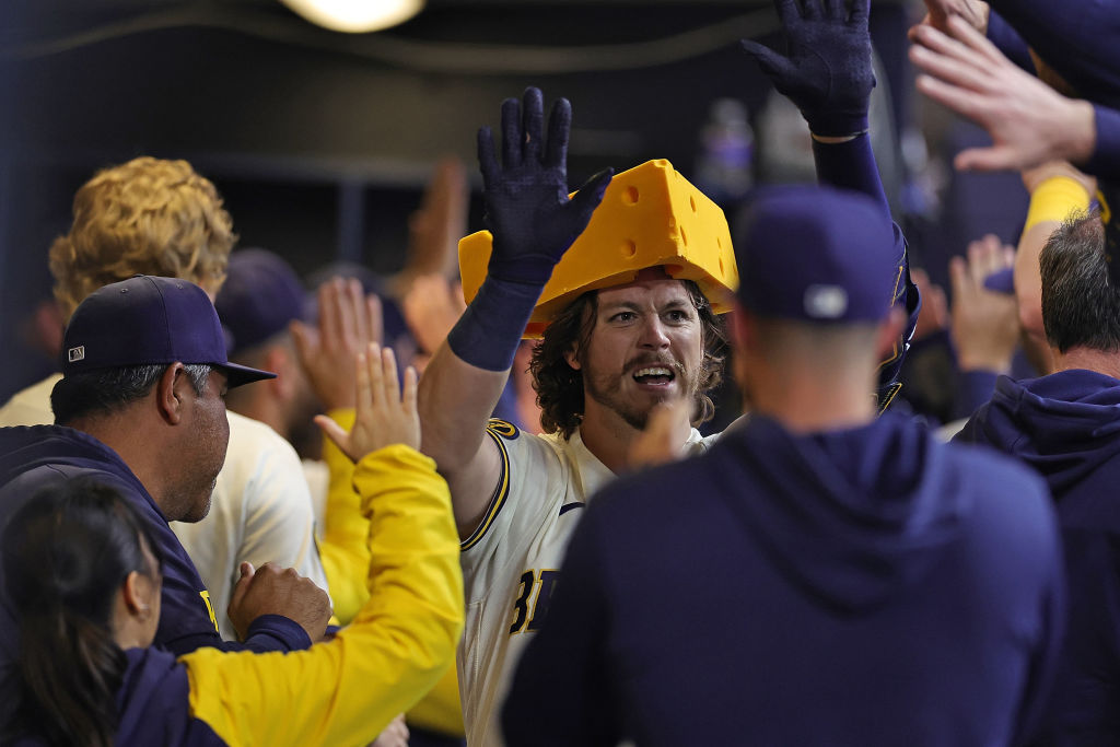 Brewers belt 3 straight HRs off Scherzer, rout Mets 9-0