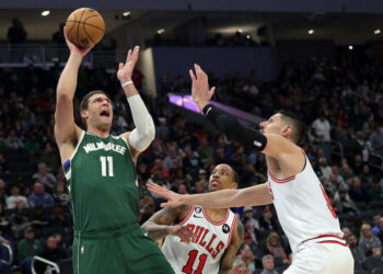 Milwaukee Bucks rout Magic 139-117, extend winning streak to 16