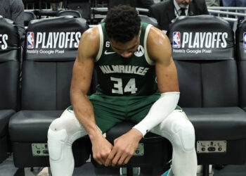 Brewers' Counsell thinks Giannis had right answer about failure