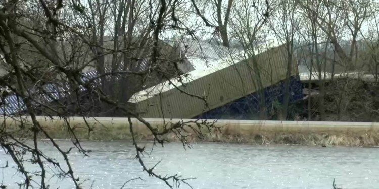 Derailed train cars removed from river in Wisconsin