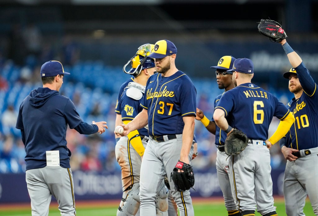 Brewers' 2022 schedule opens at home, features games against AL