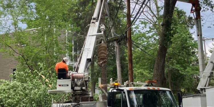 Tens Of Thousands Without Power After Strong Winds Overnight - WTMJ