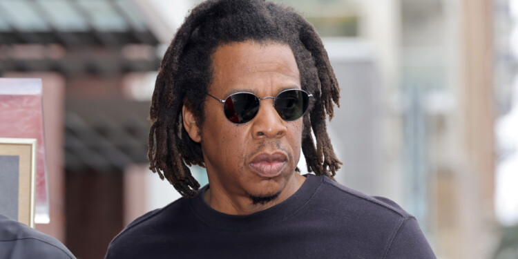 Jay-Z’s Team Roc offering legal services to man arrested at Kenosha Applebee’s