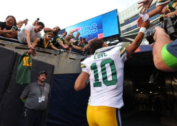 GALLERY: Packers season ends in stunning upset at Lambeau Field - WTMJ