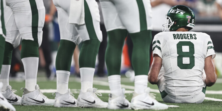 Aaron Rodgers tears his left Achilles tendon in his first series for the Jets