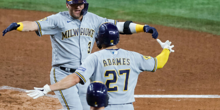 Brewers clinch playoff spot, close in on NL Central title with 12-run 2nd in 16-1 rout of Marlins
