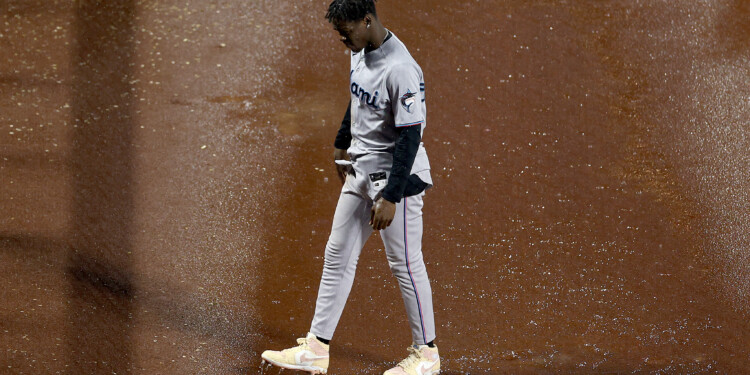 Brewers may not know their first playoff opponent until Monday afternoon