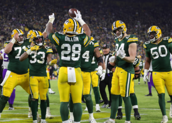 GALLERY: Packers season ends in stunning upset at Lambeau Field - WTMJ