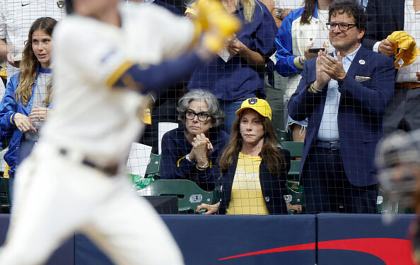 Extra Points: Pressure of winning shifts in Milwaukee