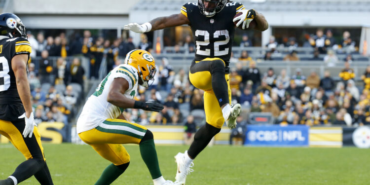 Running backs shine early, defense shines late as Steelers slip past Green Bay with 23-19 victory
