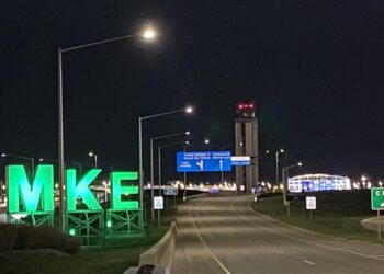 Milwaukee Mitchell International Airport, night