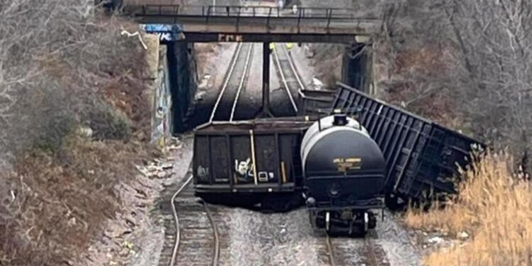 Milwaukee train derailment under investigation