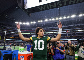 Extra Points: Love in position to do what Favre and Rodgers couldn’t.