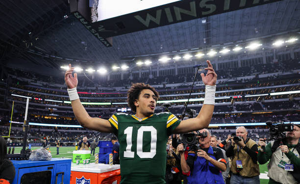 Extra Points: Love in position to do what Favre and Rodgers couldn’t.