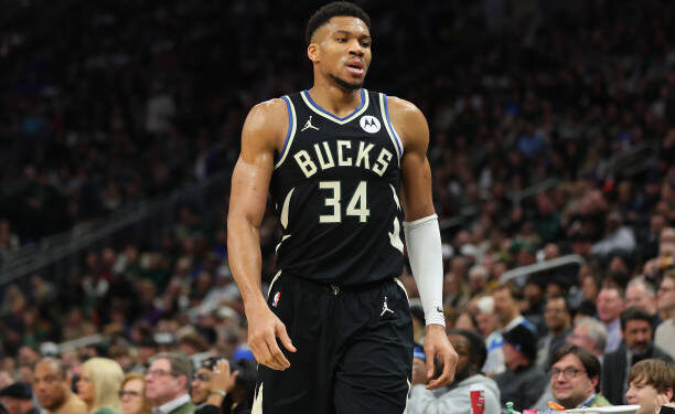 Bucks In 6 Minutes: Giannis falls one assist short of third straight triple-double in 112-100 loss to Cavaliers (1/26/24)