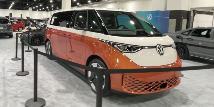 Milwaukee Auto Show spotlights new tech trends