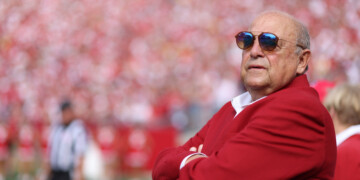 Barry Alvarez: NIL will ‘ruin college football’