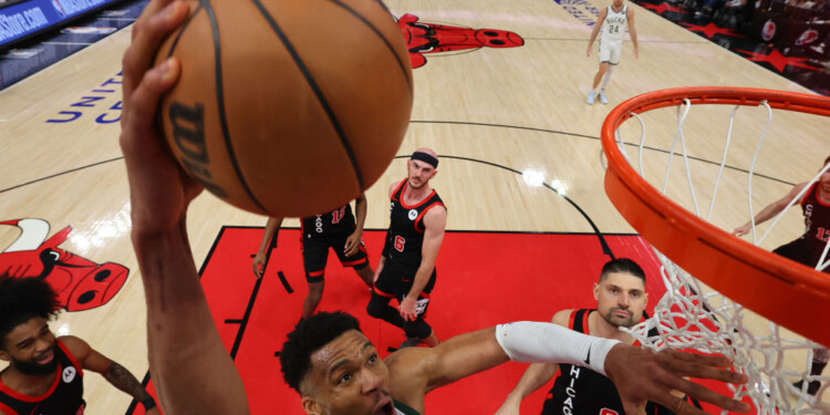 Giannis Leads the Bucks to a 113-97 Victory in Chicago