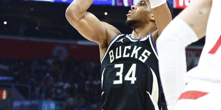 Dame shines in the fourth as Bucks win 124-117