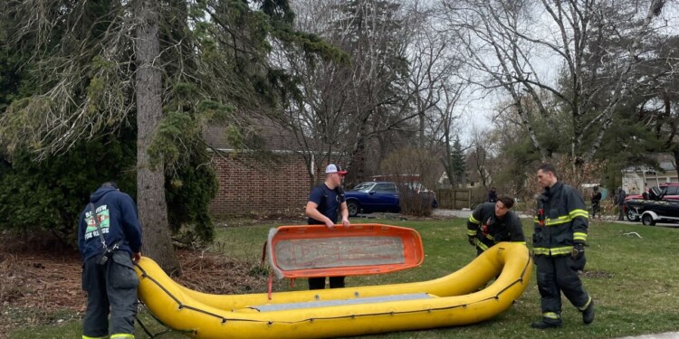 TMJ4 Photo of Milwaukee Police and Fire set up to recover body from the Milwaukee River