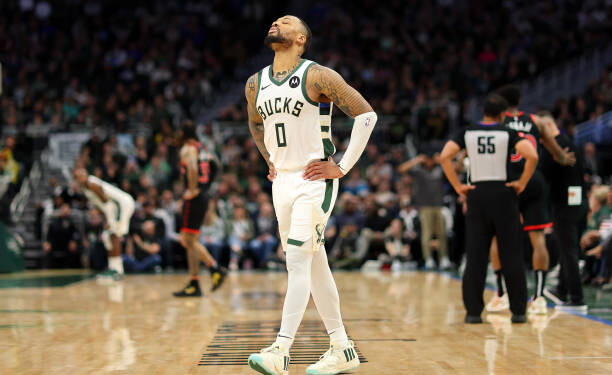 Bucks In 6 Minutes: Lillard scores 36 in return as Giannis sits in 117-111 loss to lowly Raptors (4/5/24)