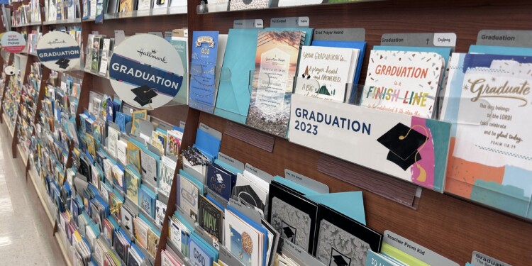 Wis. Morning News: Is it OK for the cashier to read your cards?