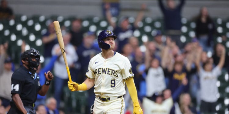 Hoskins Exits With Hamstring Injury In Brewers' Loss To Pirates - WTMJ