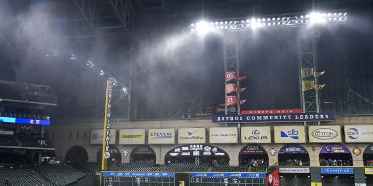 Brewers experience ‘alarming’ flight into Houston during severe weather