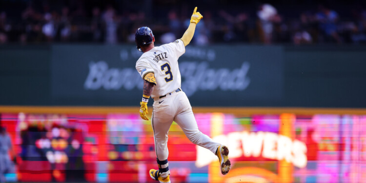 Wilson shines on mound, Brewers take out Rangers 3-1