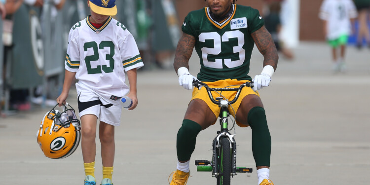 “What makes Green Bay great:” Packers Hall of Famer reflects on training camp bicycle tradition