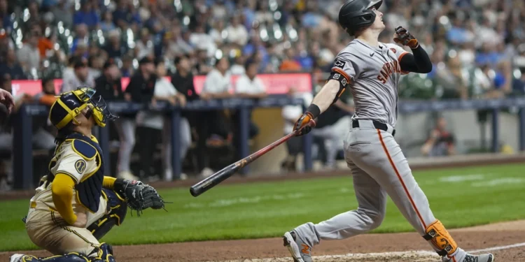 Yastrzemski’s homer in the 7th sparks Giants to 5-4 victory over Brewers