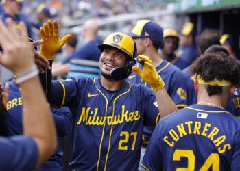 Adames homers twice, Brewers crush Braves in series opener