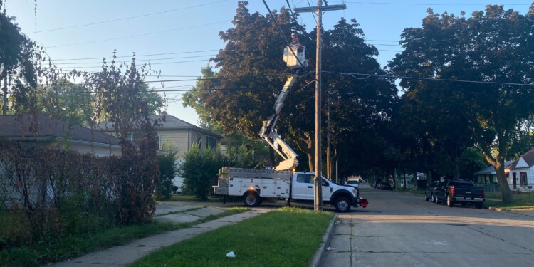 Tips for conserving energy and saving money during extreme heat