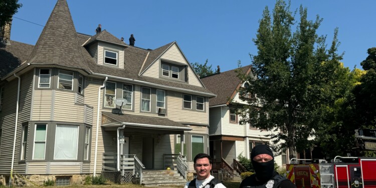 Police respond to rooftop on Milwaukee’s south side