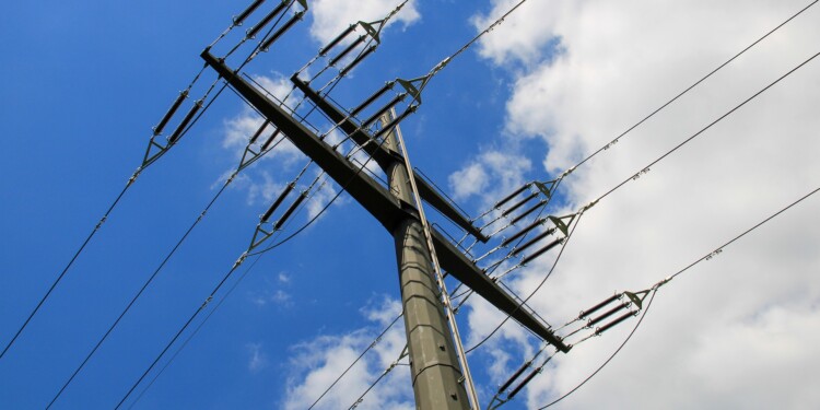 Utilities complete transmission line linking Iowa and Wisconsin