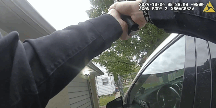 BODYCAM FOOTAGE: Milwaukee officers kill armed suspect after helping 3 victims escape