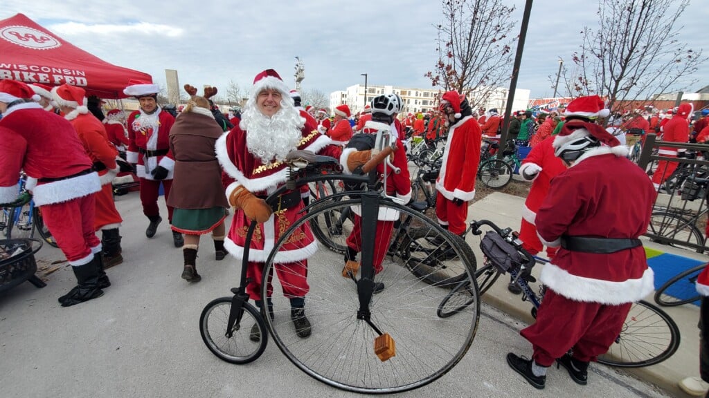Holiday bike ride brings thousands of Santas to Milwaukee