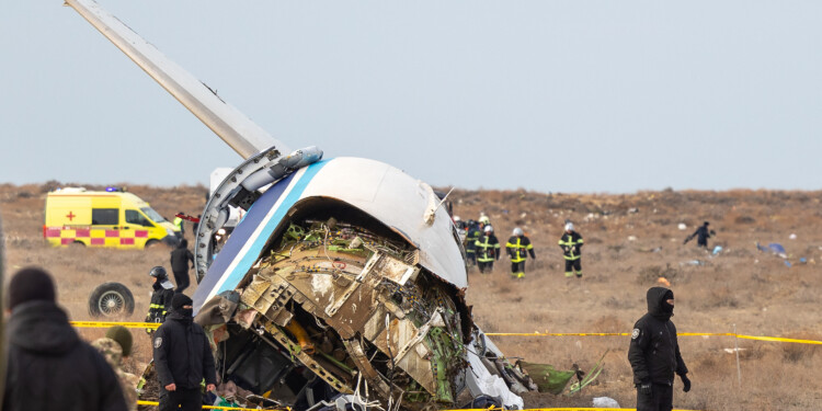 Aviation experts say Russia’s air defense fire likely caused Azerbaijan plane crash as nation mourns