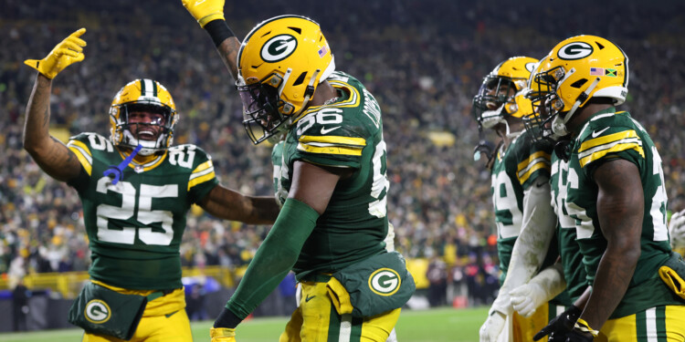 The Packers clinch a spot in the playoffs with 34-0 win