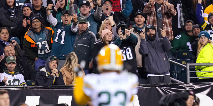 “During the game, it’s a different story.” – Philly bar manager has tips for visiting Packers fans