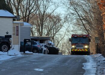 Early morning fire at a Waukesha mobile home leaves one dead