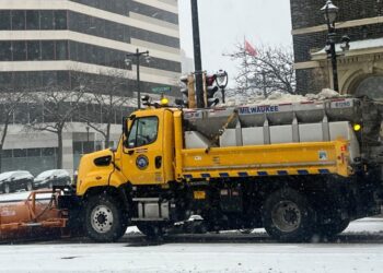 Winter storm changes services in Milwaukee