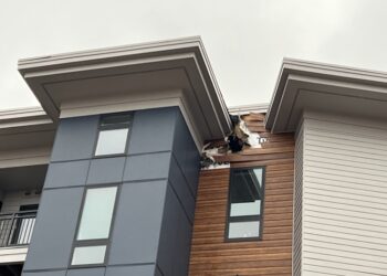 No injuries after lightning strikes an apartment building in Madison