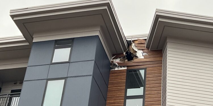 No injuries after lightning strikes an apartment building in Madison