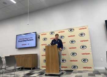 Green Bay Packers Tailgate Tour stop in Milwaukee brings financial relief to veterans