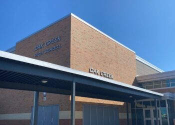 Early dismissal for Oak Creek High School because of a power outage