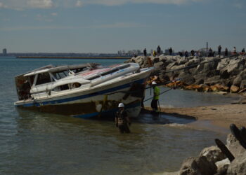 Capturing the removal of “Deep Thought” from the Milwaukee lakefront