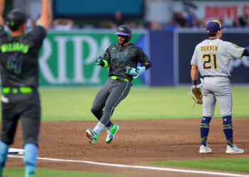 Controversial Obstruction Call, Bases-Loaded Walk in 8th Give Rays 4-3 Win over Brewers in Tampa