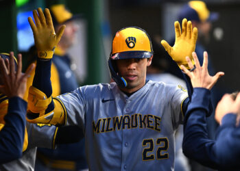 Christian Yelich Homers Twice, Brewers Win Series Opener Through the Rain in Pittsburgh 8-3