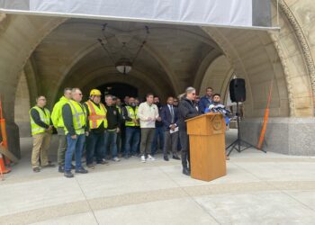 Voting Tuesday for a controversial Milwaukee hotel